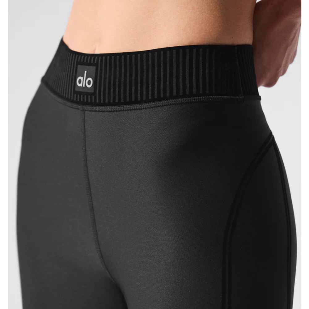 ALO Yoga Black Women's Leggings - Picture 3 of 3